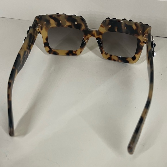 PRADA Tortoise Shell / Grey
Gradient SPR25P Flower Poeme Square LIKE NEW w case - Picture 14 of 14